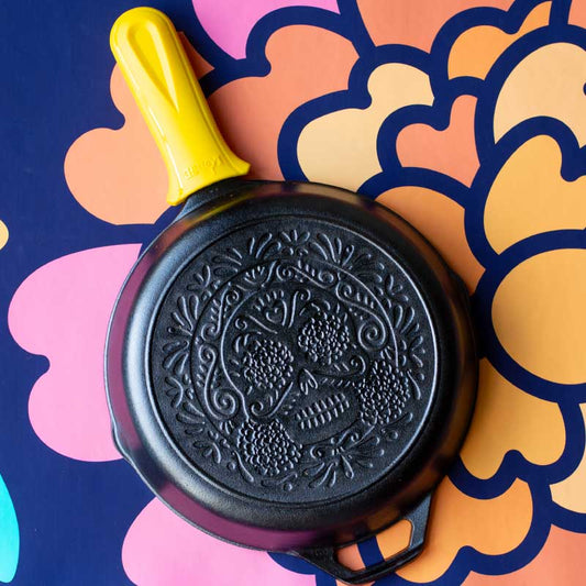 Pan displayed on floral background.