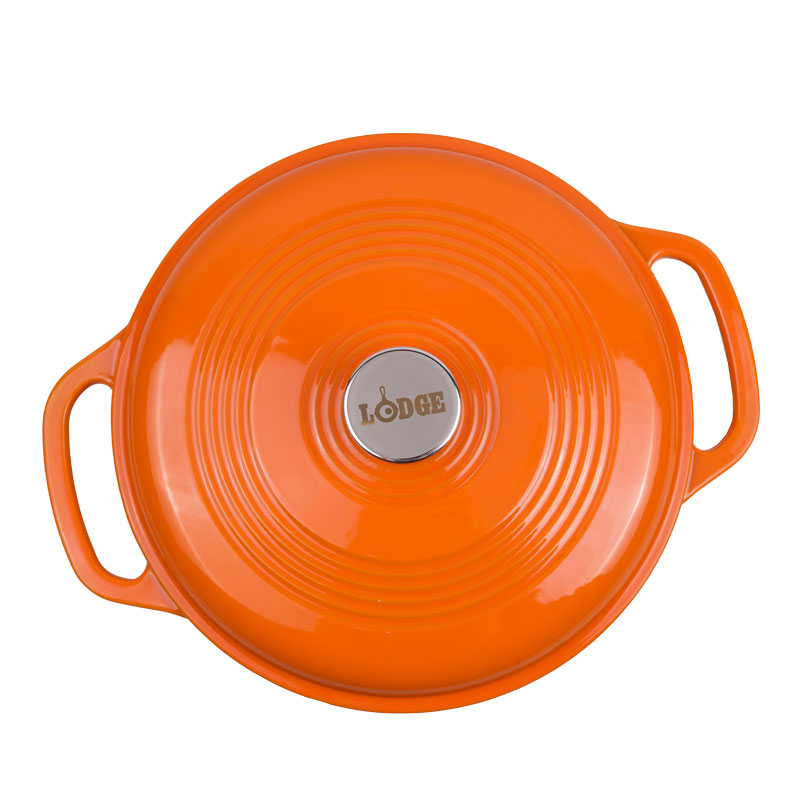 Top view of lid featuring silver knob with Lodge branding.