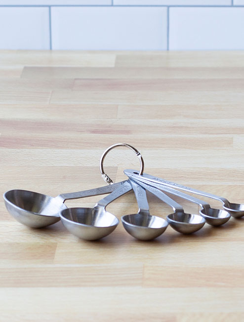 Measuring spoons laid out on counter.