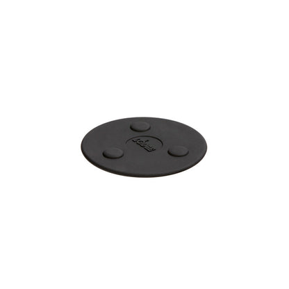 Black circular trivet.